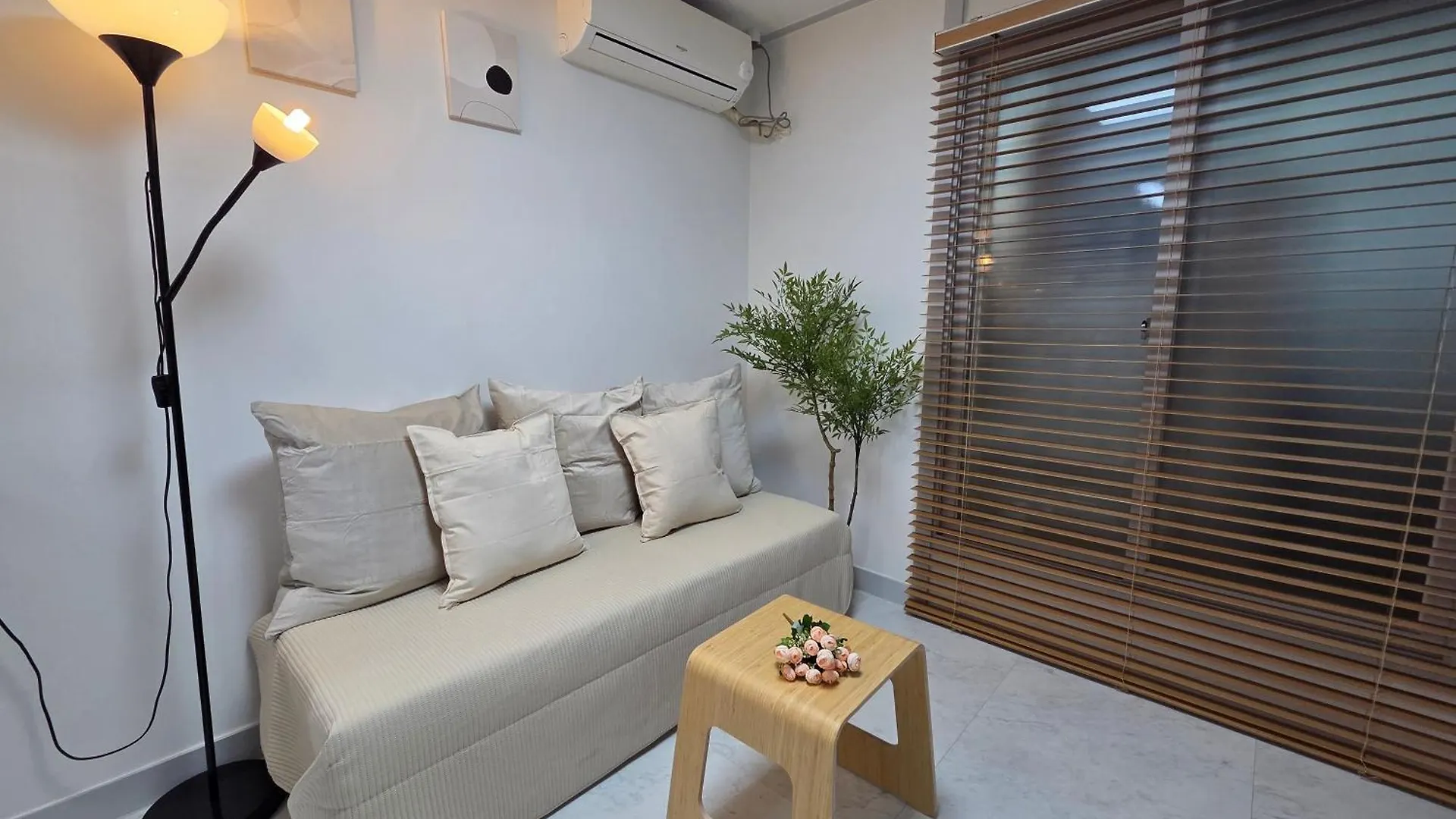 Gangnam Station, Yeoksam Station, 5-Minute Walk, Luggage Storage, Business Trip, 6 People Βίλα Σεούλ